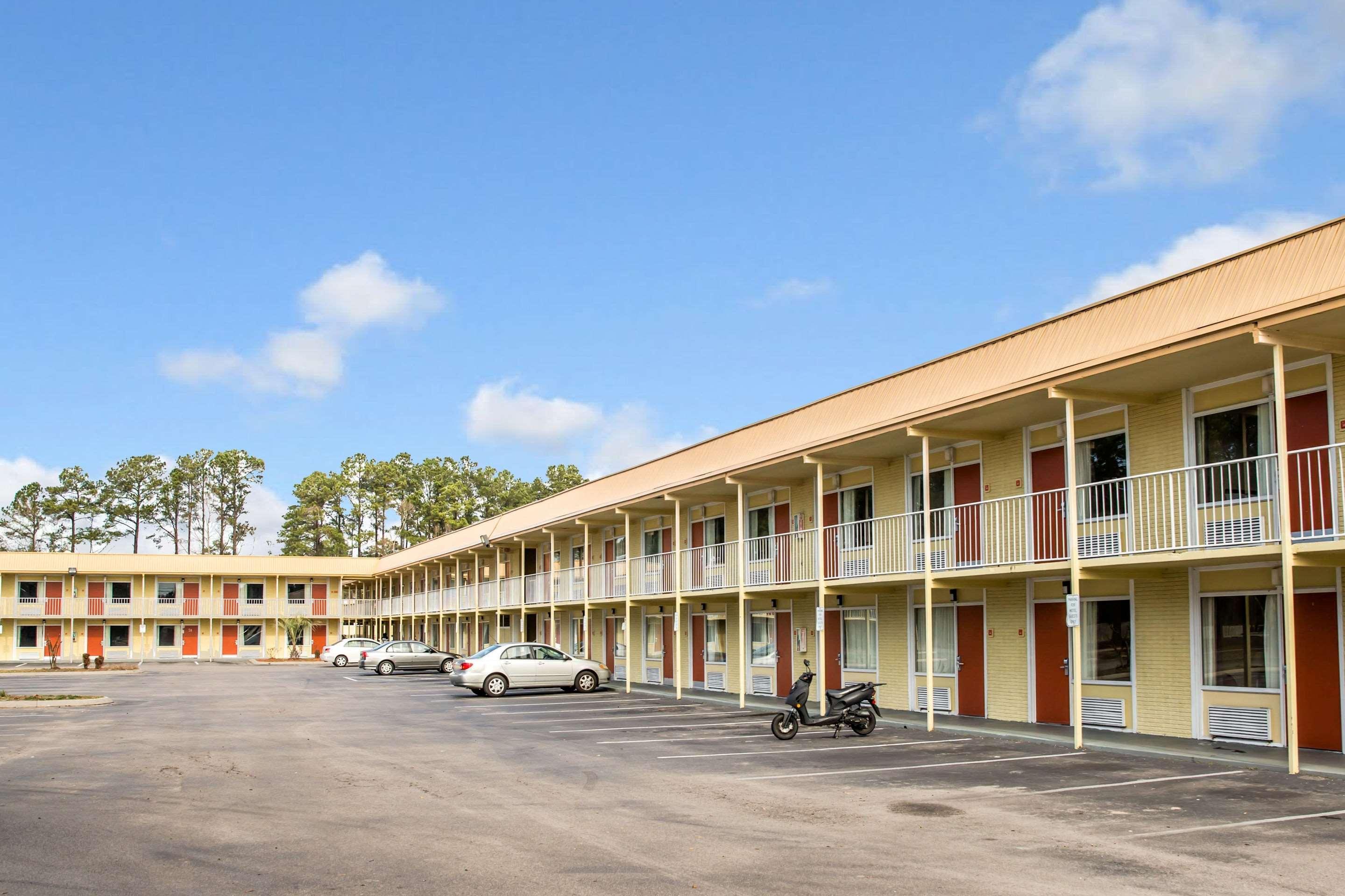 Rodeway Inn & Suites Wilmington North Exterior photo