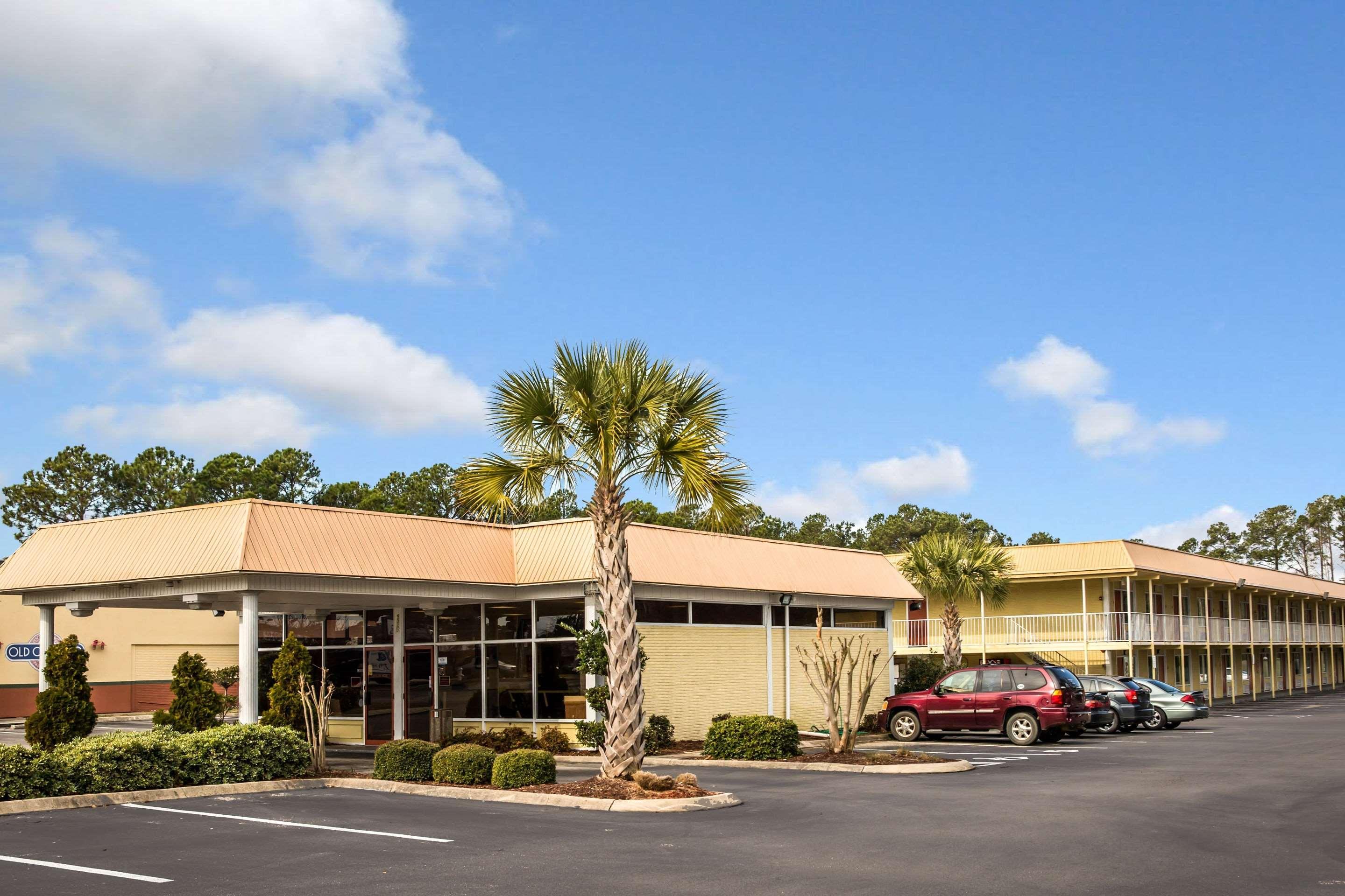 Rodeway Inn & Suites Wilmington North Exterior photo